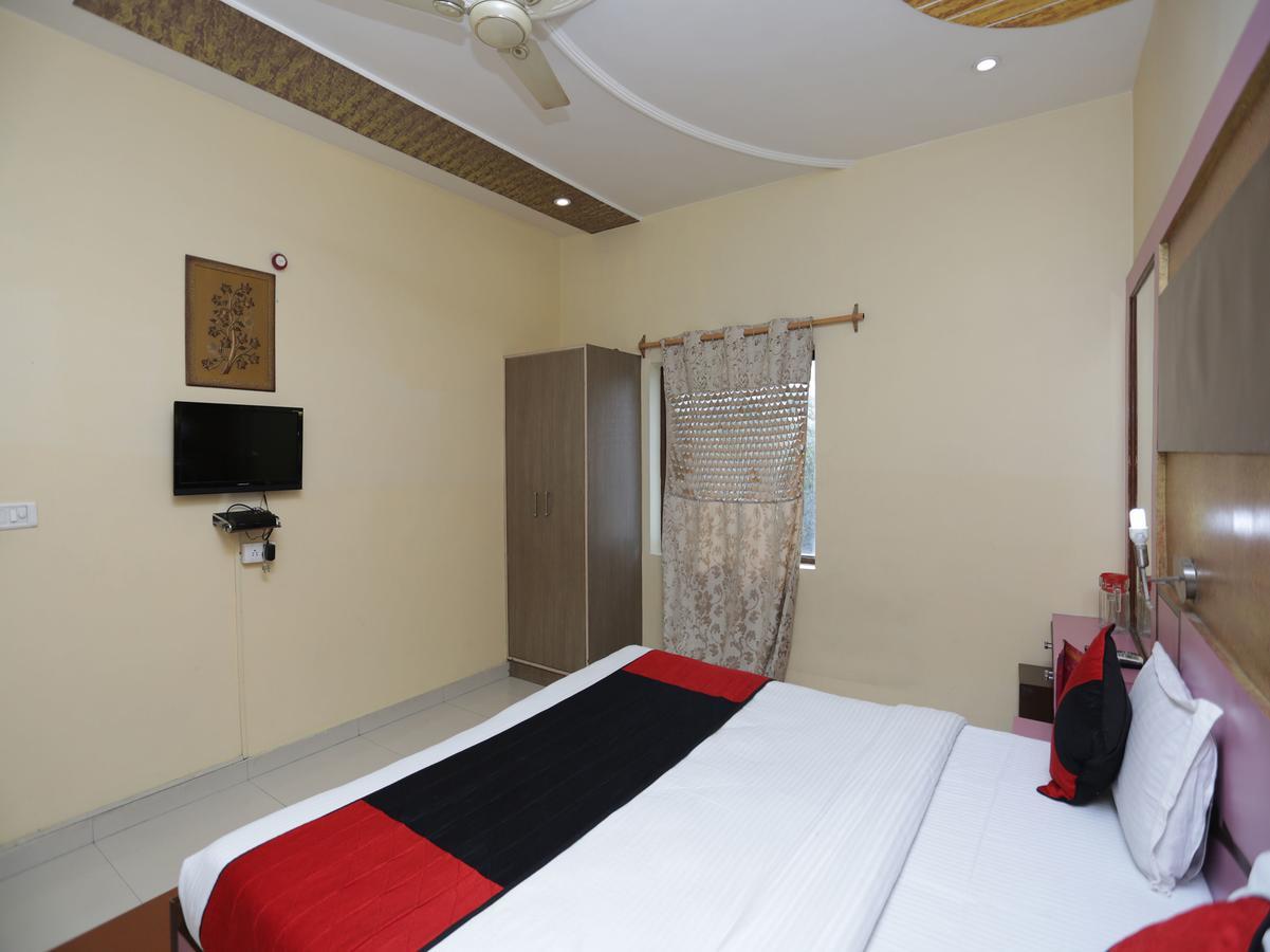 Oyo 12221 Hotel M House Агра Экстерьер фото